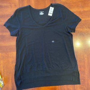 Lane Bryant black tee with hem split detail, slight high-low hem, size 14/16 NWT